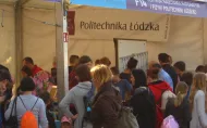 Stoisko Centrum Nauczania Matematyki i Fizyki PŁ na 23. Pikniku Naukowym w Warszawie. 